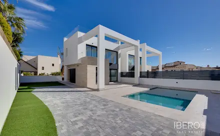 Prodej domu 238 m² s pozemkem 423 m², Torrevieja, Španělsko