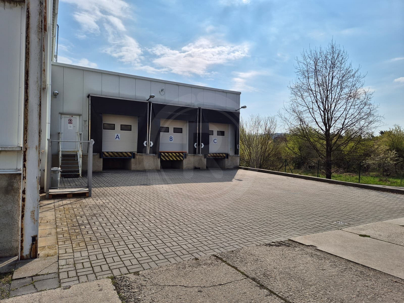 Pronájem skladovacích prostor 186 m² – fotografie 3