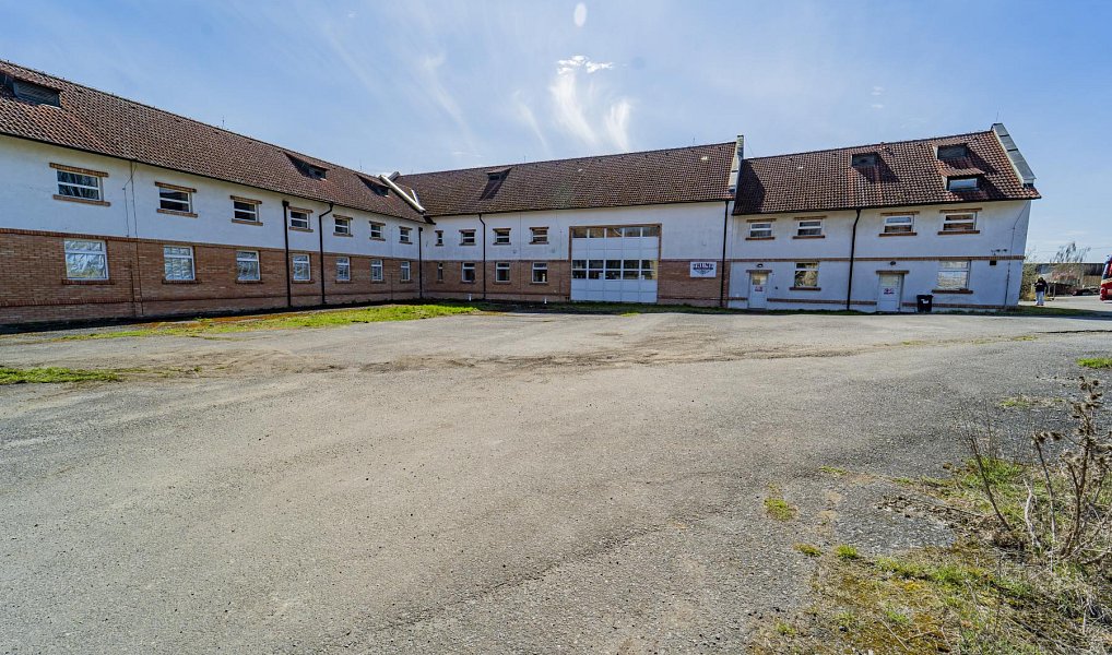 Prodej výrobních prostor 861 m², Bezno – náhled fotky 21