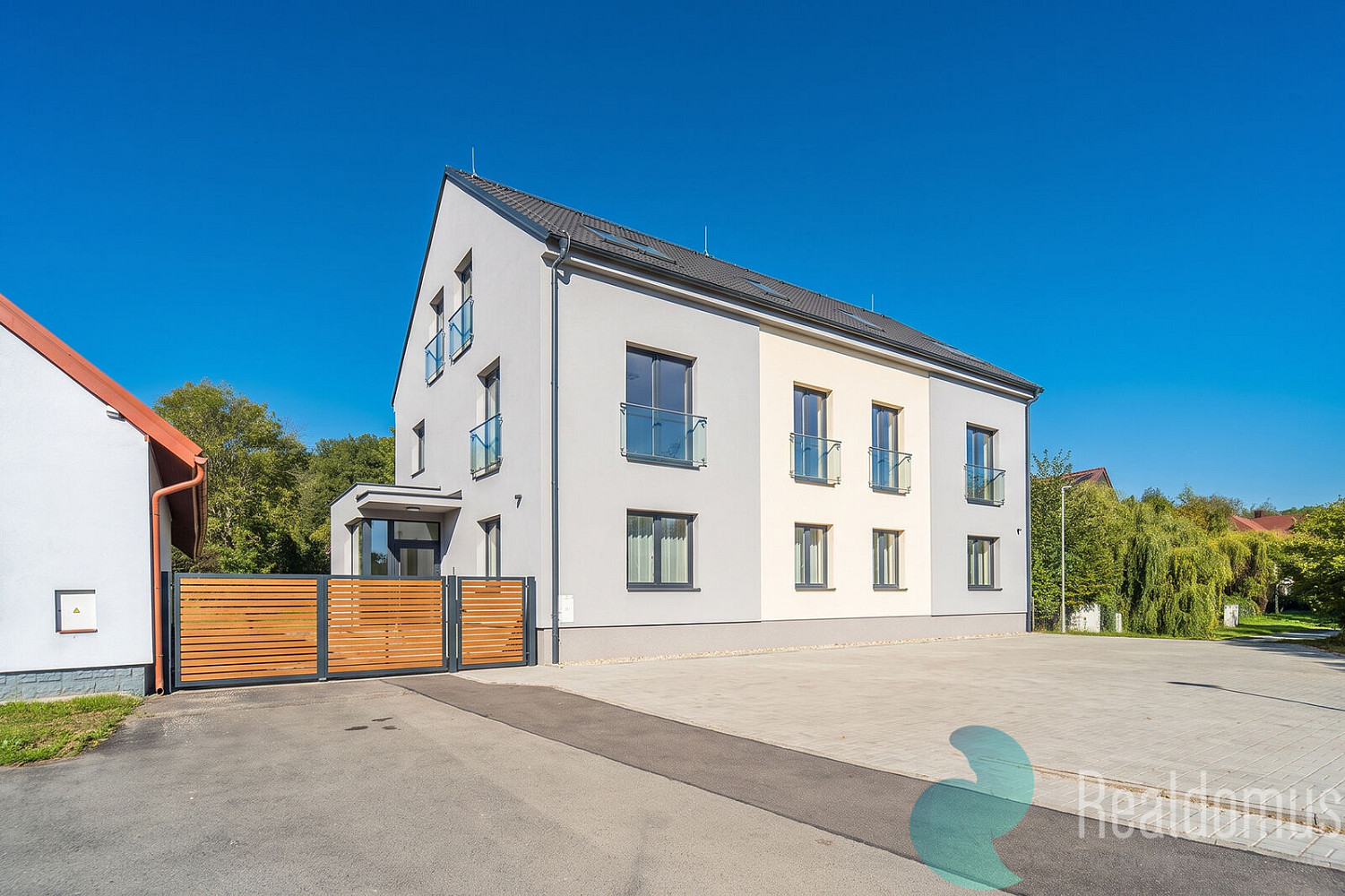 Prodej domu 550 m² s pozemkem 807 m² – fotografie 2