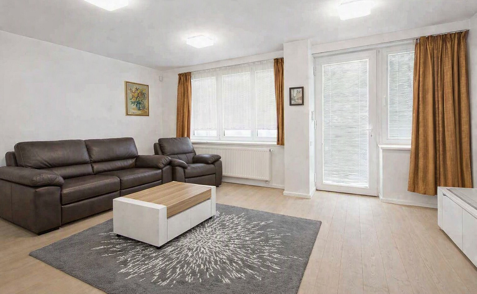 Pronájem domu 350 m² s pozemkem 1 000 m²