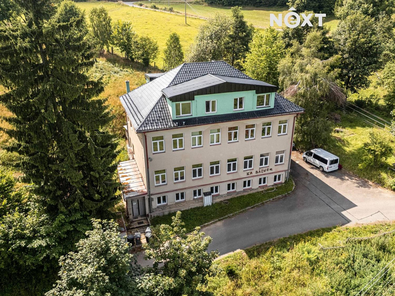 Prodej ubytovacího objektu 900 m² – fotografie 2