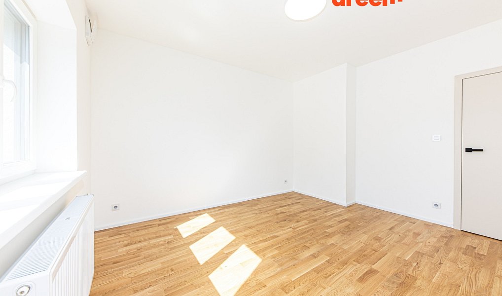 Prodej domu 200 m² s pozemkem 380 m², Praha – náhled fotky 27