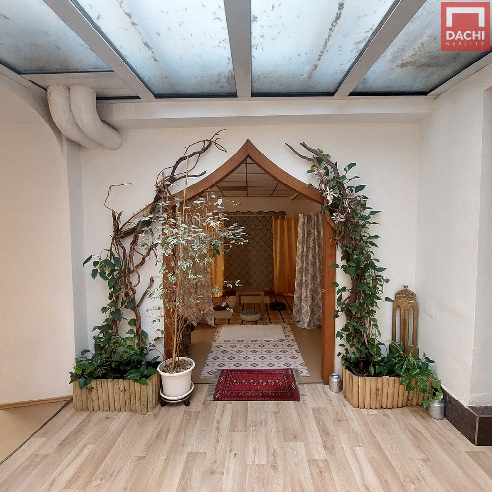 Pronájem komerčního objektu (jiného typu) 99 m²