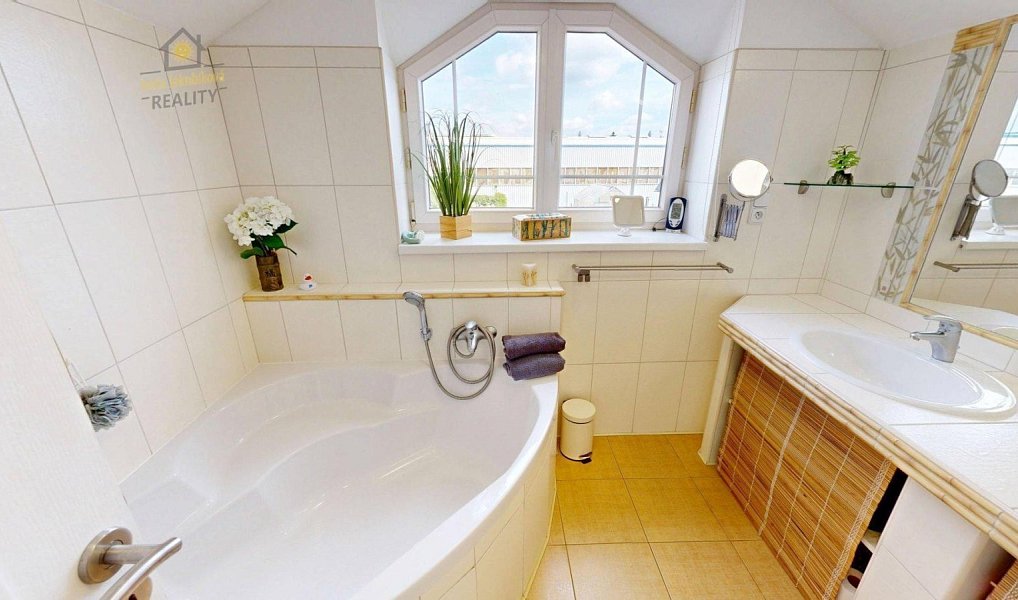 Prodej domu 220 m² s pozemkem 842 m², Bělá pod Bezdězem – náhled fotky 30