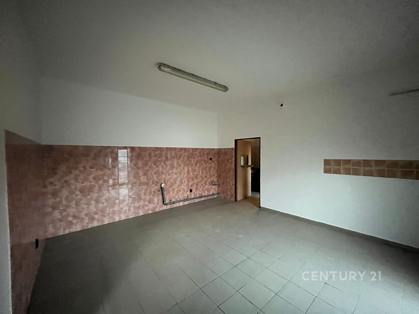Pronájem komerčního objektu (jiného typu) 233 m² – fotografie 3