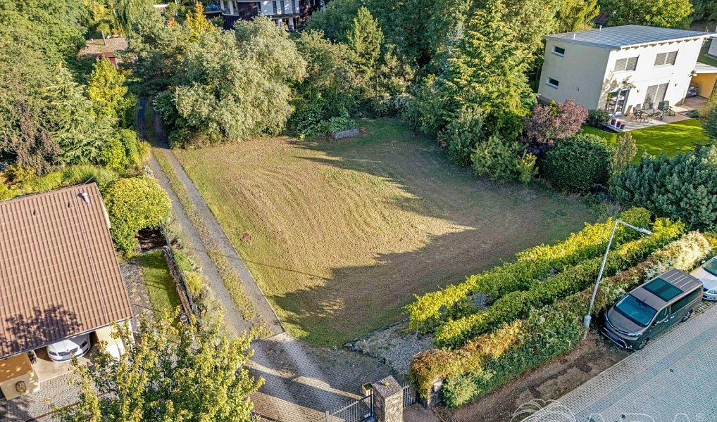 Prodej stavebního pozemku 2 115 m², Husinec – náhled fotky 9