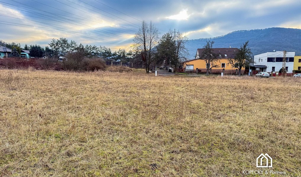 Prodej stavebního pozemku 1 299 m², Trmice – náhled fotky 6