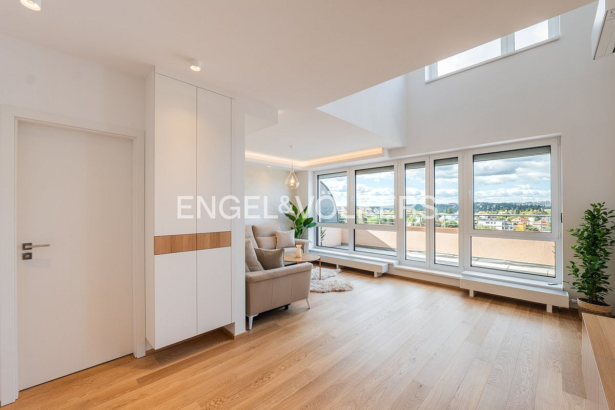 Pronájem bytu 4+kk 131 m² – fotografie 3