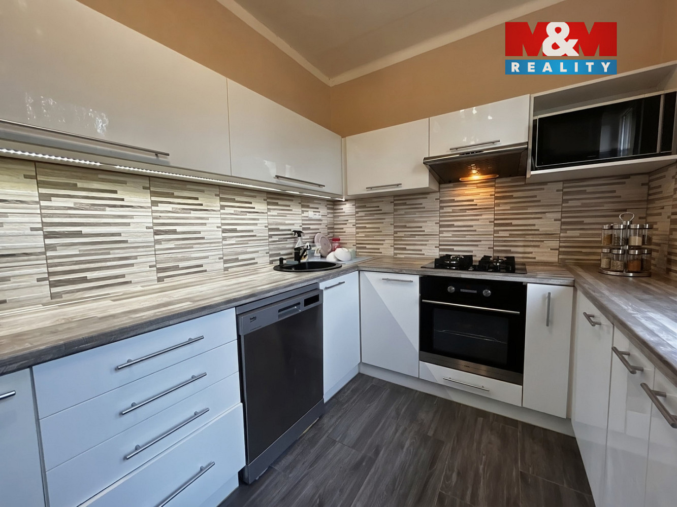 Pronájem bytu 3+kk 60 m² — photo 2