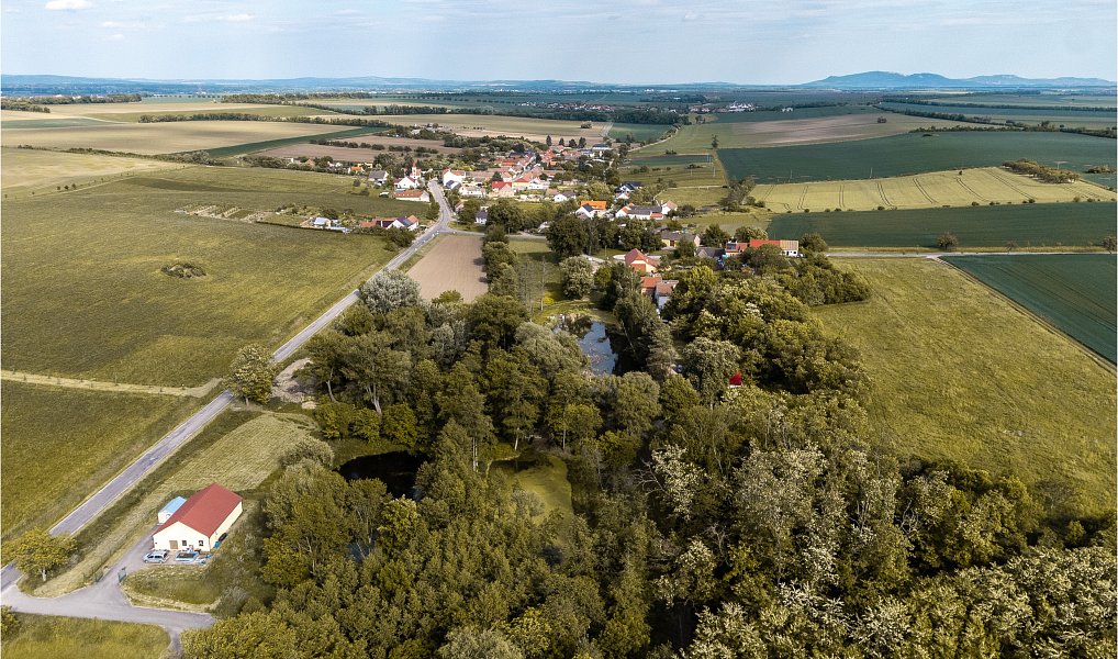 Prodej domu 200 m² s pozemkem 1 330 m², Kubšice – náhled fotky 31