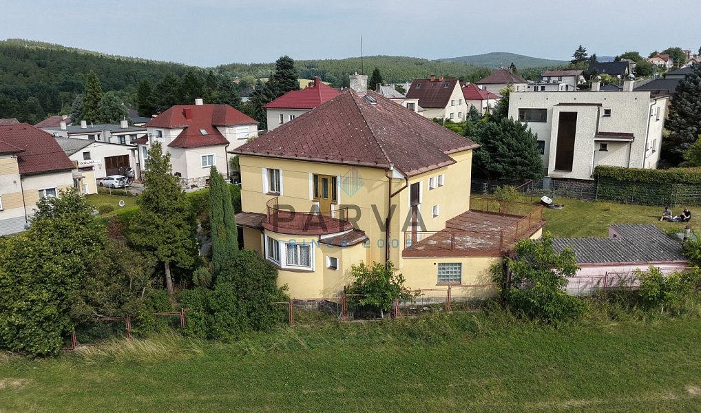 Prodej domu 212 m² s pozemkem 1 083 m², Komárov – náhled fotky 2