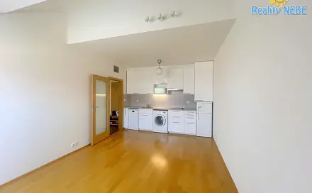 Pronájem bytu 2+kk 38 m², Lublaňská, Praha 2 - Vinohrady