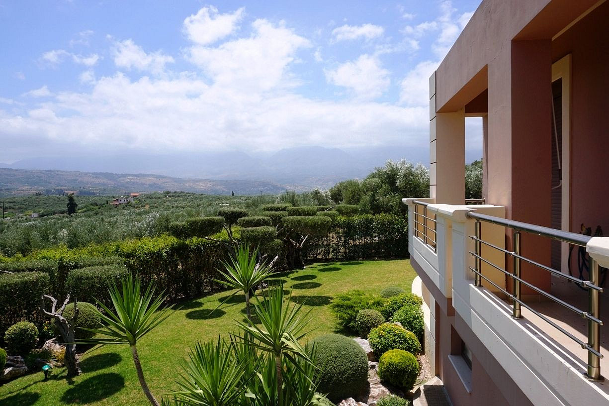 Prodej domu 180 m² s pozemkem 2 000 m² — photo 2