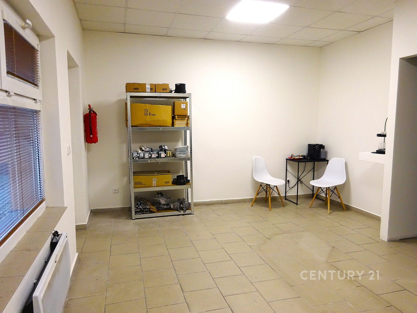 Pronájem obchodních prostor 33 m² – fotografie 2