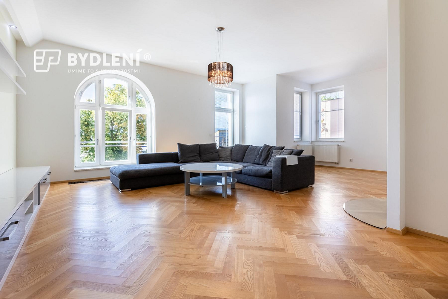 Prodej domu 382 m² s pozemkem 747 m² – fotografie 2