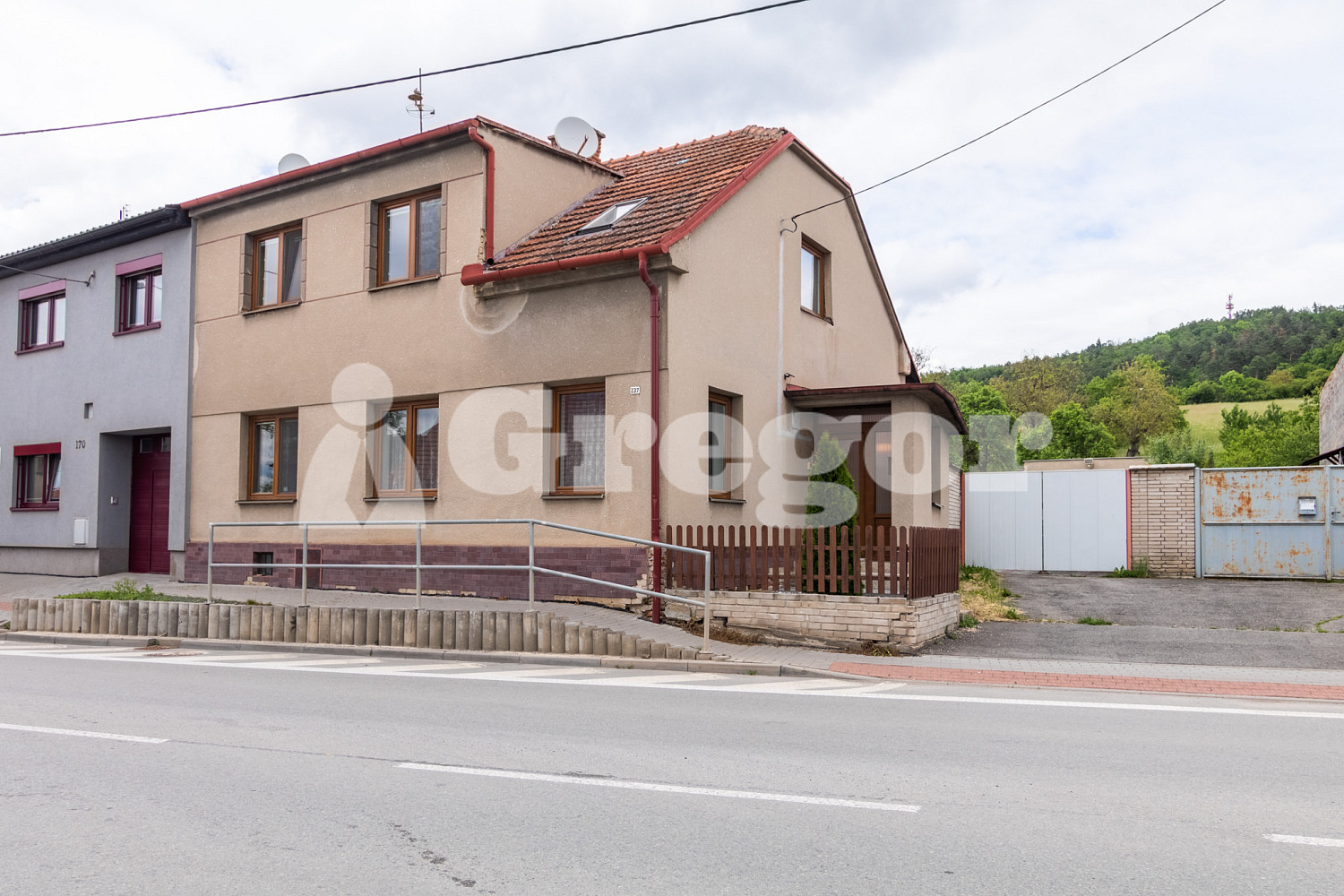Prodej domu 243 m² s pozemkem 1 132 m²
