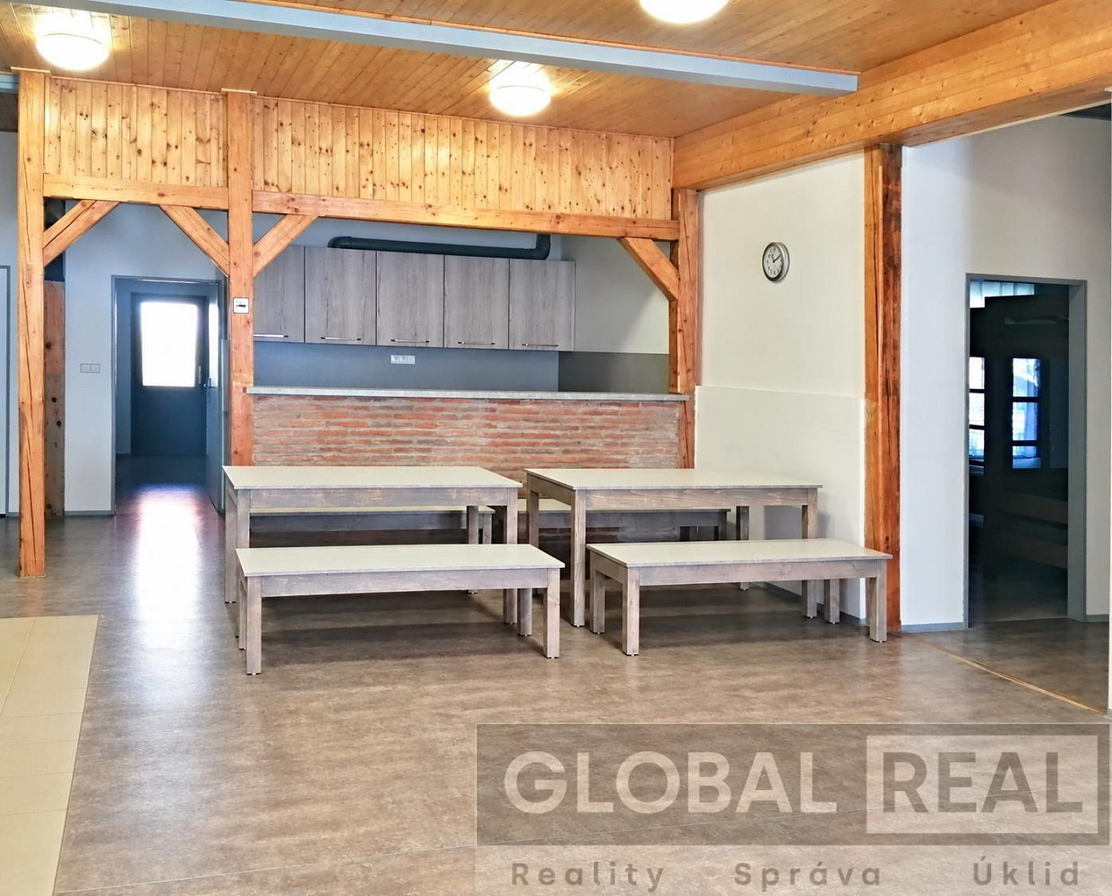 Pronájem ubytovacího objektu 310 m²