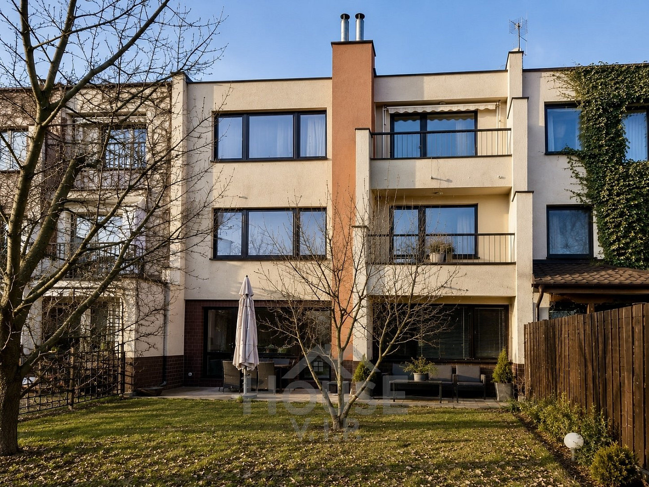 Prodej domu 280 m² s pozemkem 284 m² — photo 2