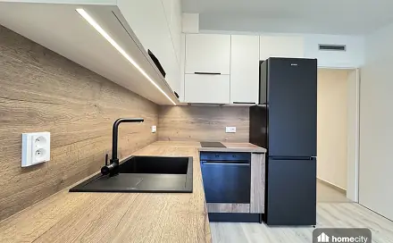 Pronájem bytu 1+kk 33 m², nábřeží Závodu míru, Pardubice - Zelené Předměstí