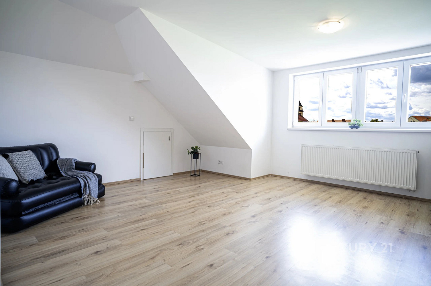 Pronájem bytu 3+kk 74 m² – fotografie 3