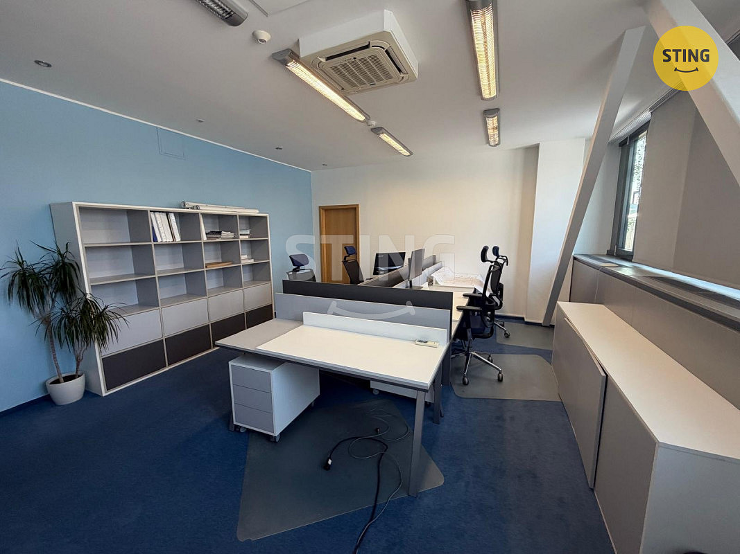 Pronájem kanceláře 252 m² – fotografie 2