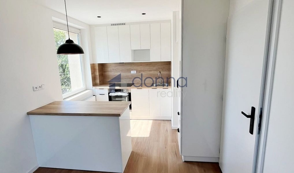 Pronájem bytu 2+kk 48 m², Praha – náhled fotky 2
