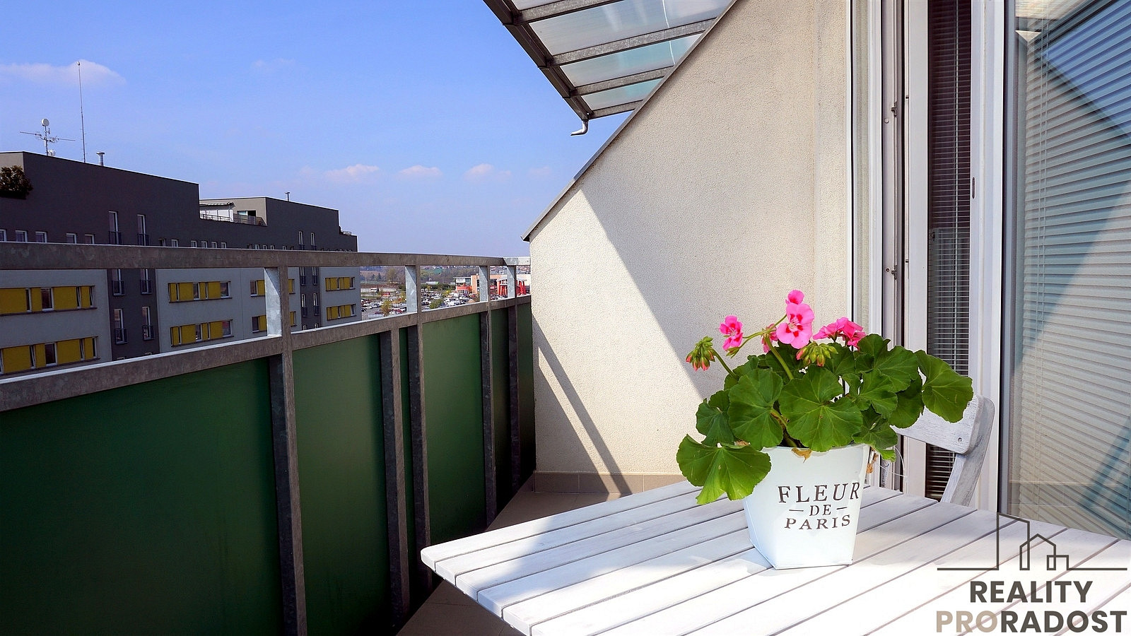Pronájem bytu 1+kk 44 m² — photo 2