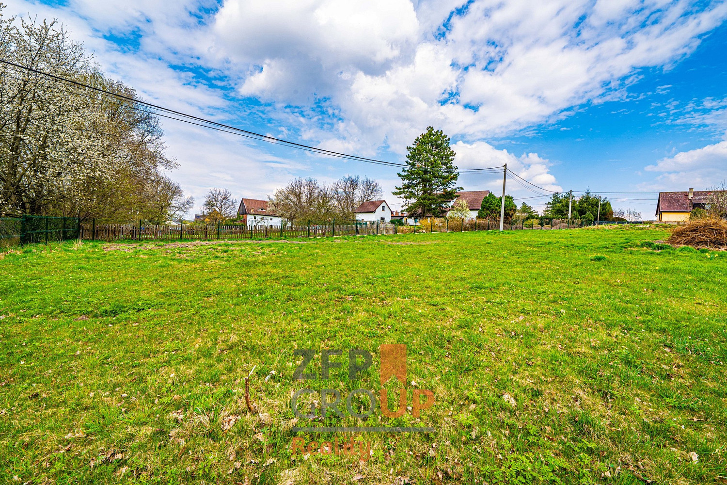 Prodej stavebního pozemku 2 296 m² – fotografie 2