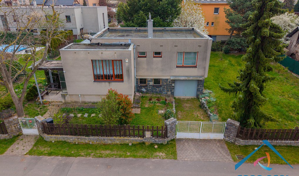 Prodej domu 150 m² s pozemkem 830 m², Jesenice – náhled fotky 32