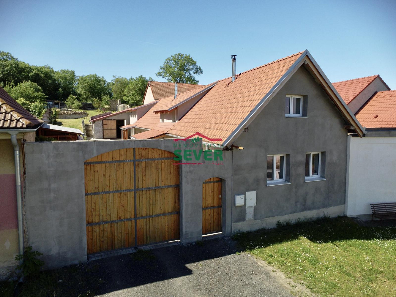 Prodej domu 220 m² s pozemkem 1 576 m²