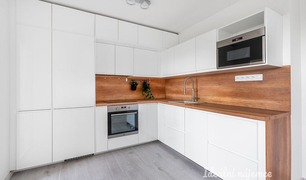 Pronájem bytu 3+kk 68 m², Praha – náhled fotky 2