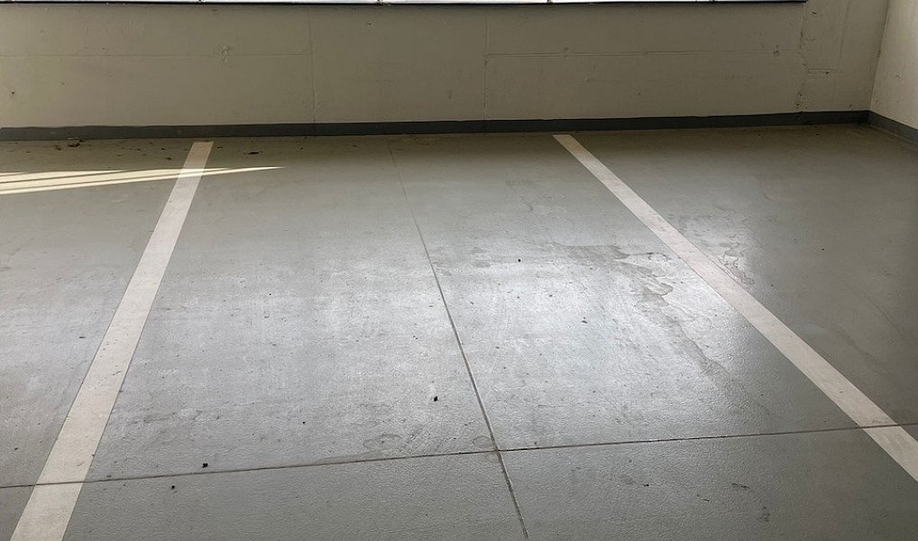 Pronájem garážového parkovacího stání, 12 m2 Hradec Králové, ul. Kubelíkova., Hradec Králové – náhled fotky 2