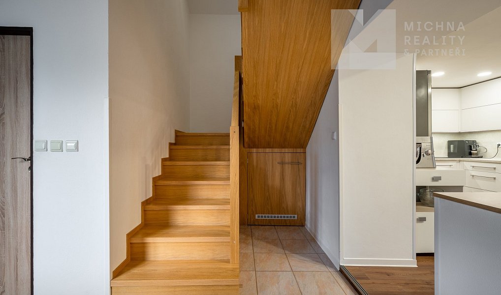 Prodej domu 190 m² s pozemkem 653 m², Kunštát – náhled fotky 9