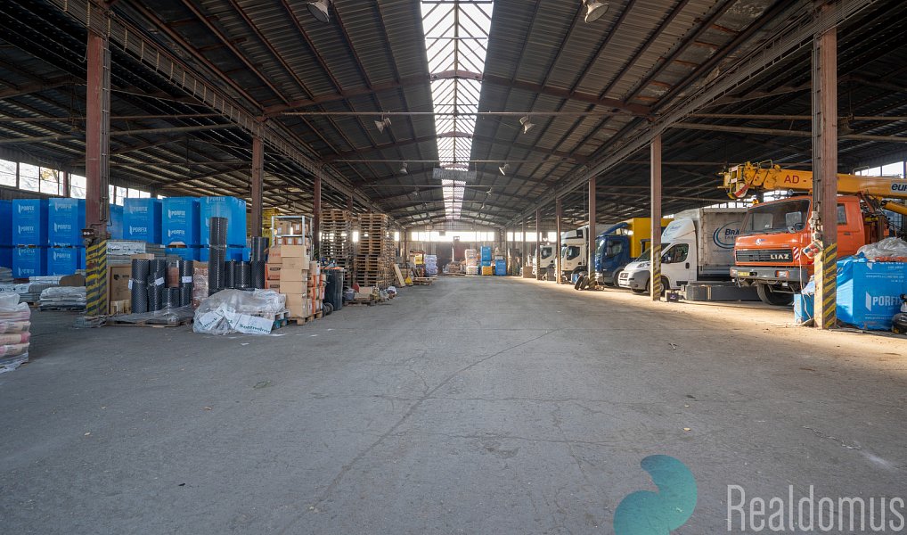 Prodej výrobních prostor 2 255 m², Milovice – náhled fotky 3