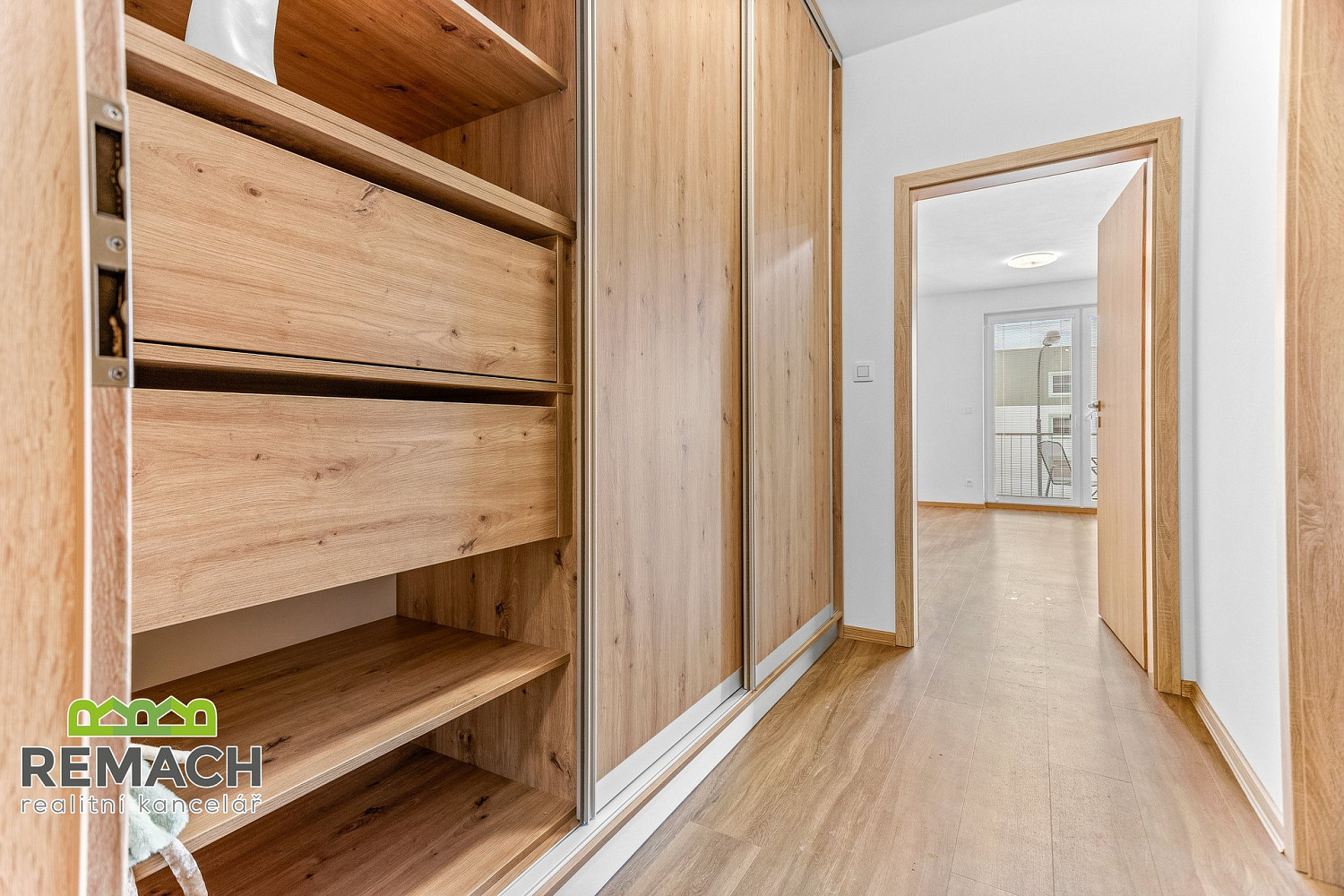 Pronájem bytu 1+kk 40 m² – fotografie 3