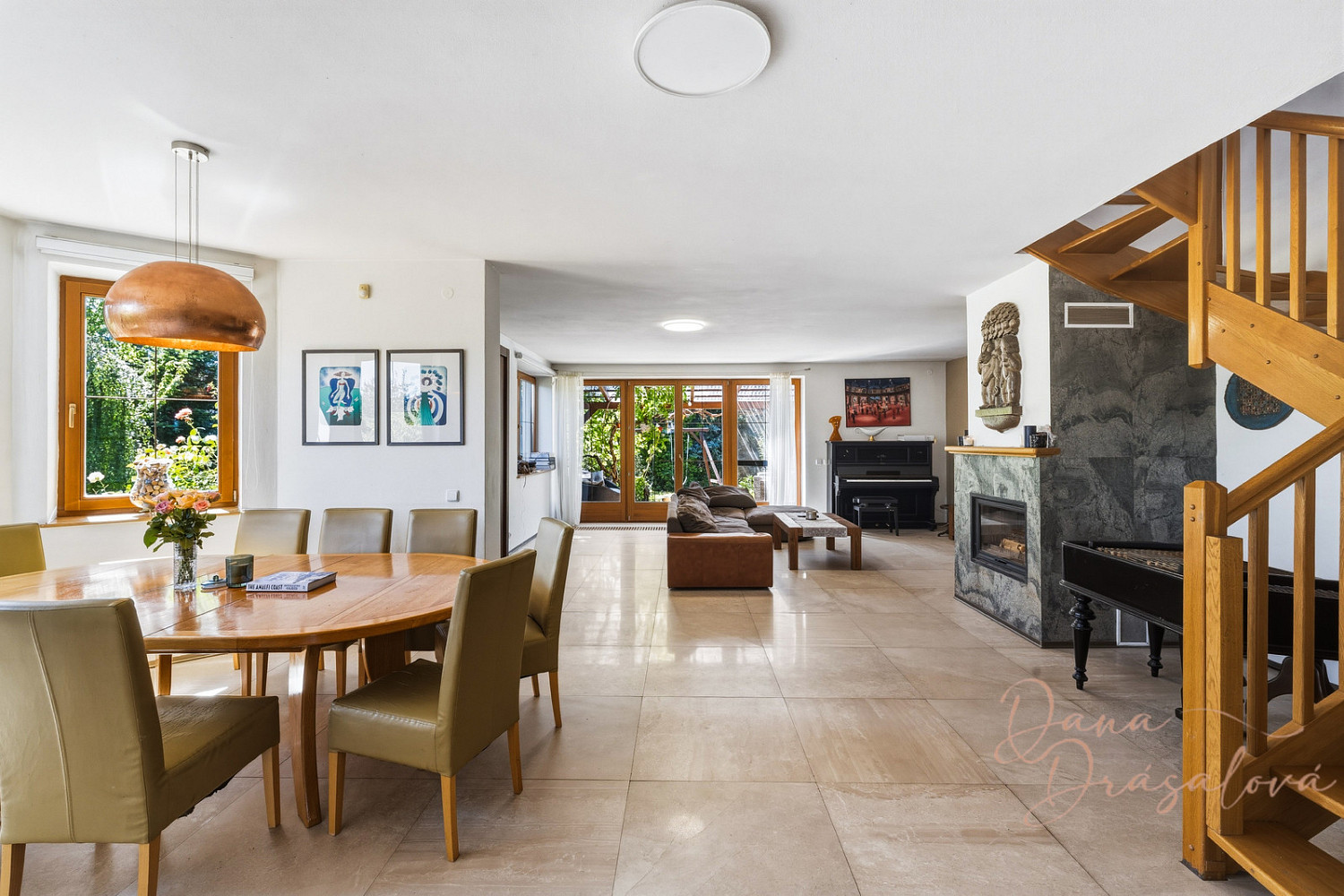 Prodej domu 320 m² s pozemkem 1 066 m²