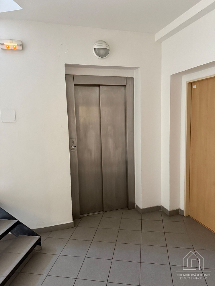 Prodej kanceláře 900 m² — photo 3