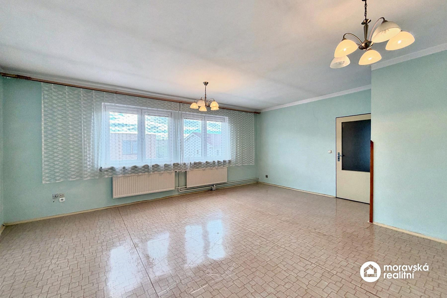 Prodej domu 192 m² s pozemkem 1 058 m² – fotografie 2