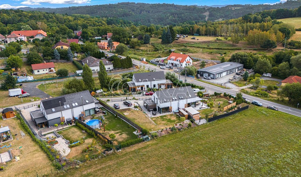 Prodej domu 131 m² s pozemkem 838 m², Kamenice – náhled fotky 32