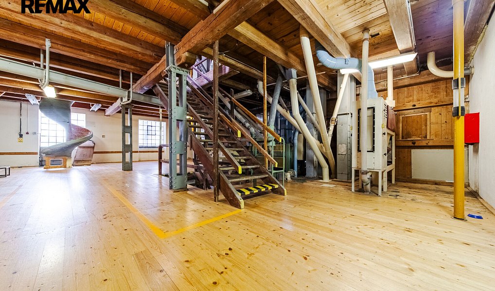 Prodej výrobních prostor 4 050 m², Pouzdřany – náhled fotky 34