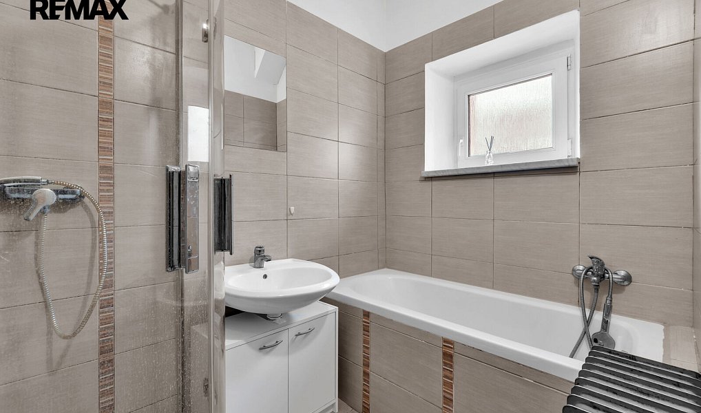 Prodej domu 250 m² s pozemkem 610 m², Hradec Králové – náhled fotky 10