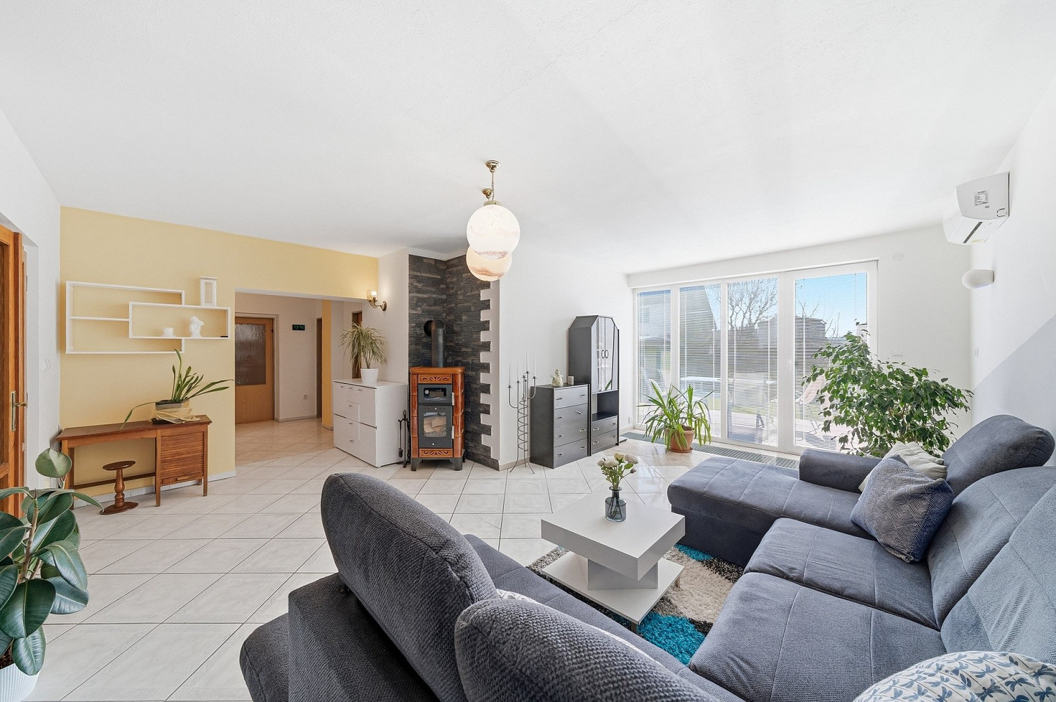 Prodej nájemního domu, činžáku 190 m² — photo 2
