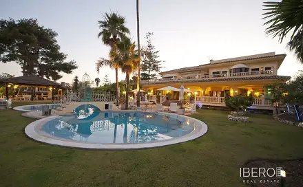 Prodej domu 1 592 m² s pozemkem 2 559 m², Puerto Banús, Španělsko