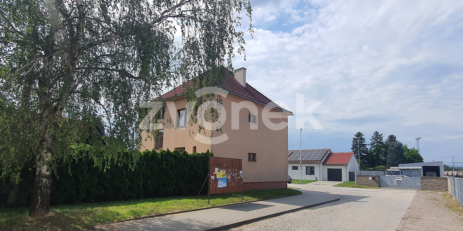 Prodej domu 250 m² s pozemkem 388 m² – fotografie 2