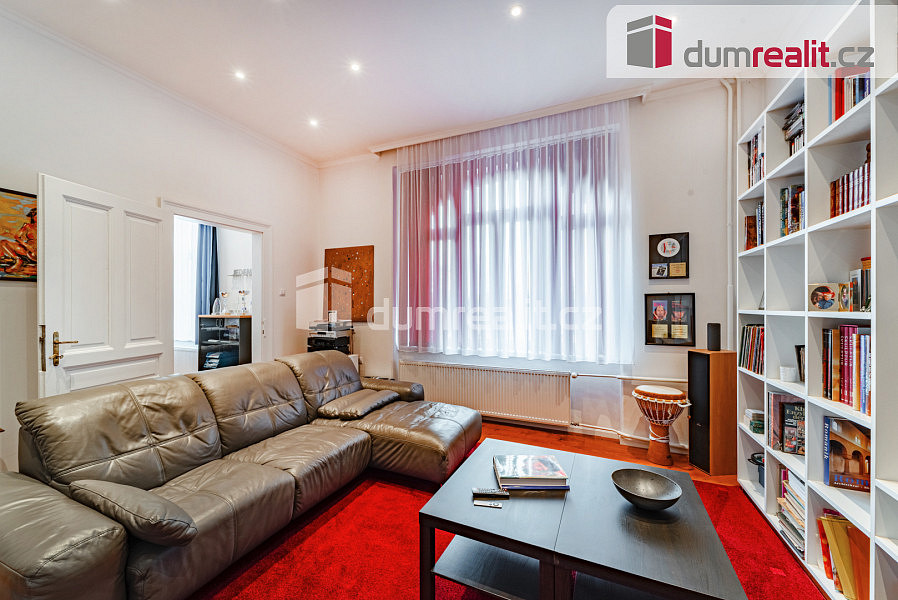 Prodej domu 290 m² s pozemkem 1 219 m² — photo 2