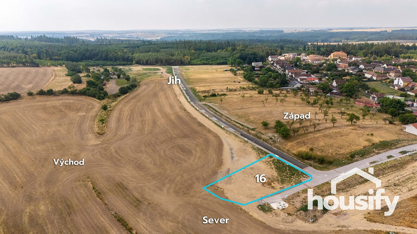 Prodej stavebního pozemku 943 m² – fotografie 3