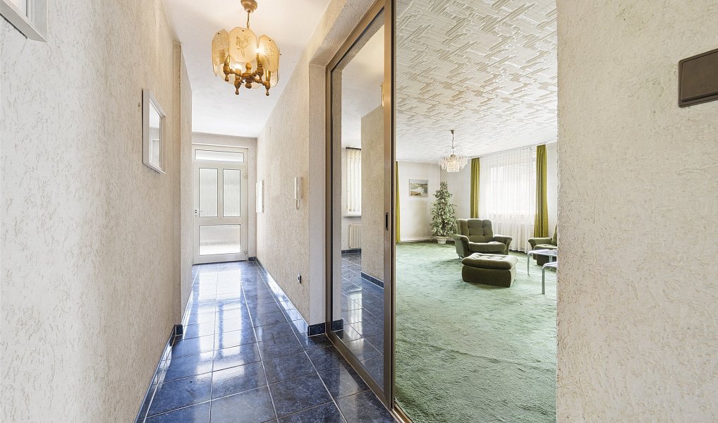 Prodej domu 239 m² s pozemkem 696 m², Zadní Třebaň – náhled fotky 2