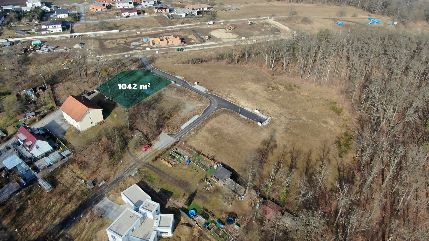Prodej stavebního pozemku 1 042 m² – fotografie 3
