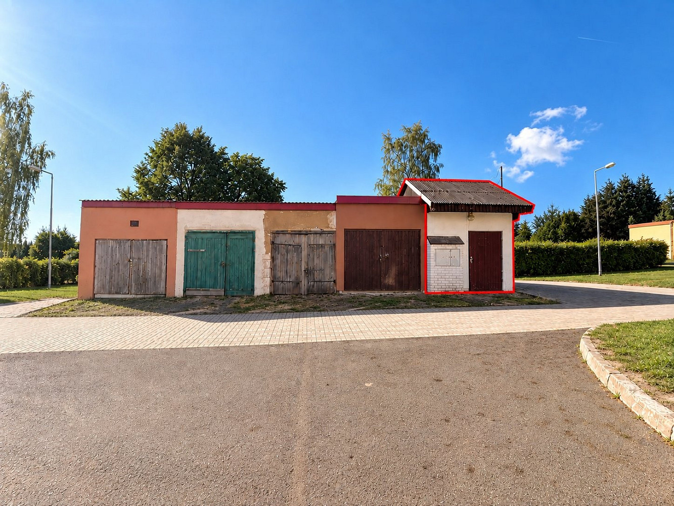 Prodej nebytového prostoru - prodejna (garáž, sklad) 20 m2, Tisová